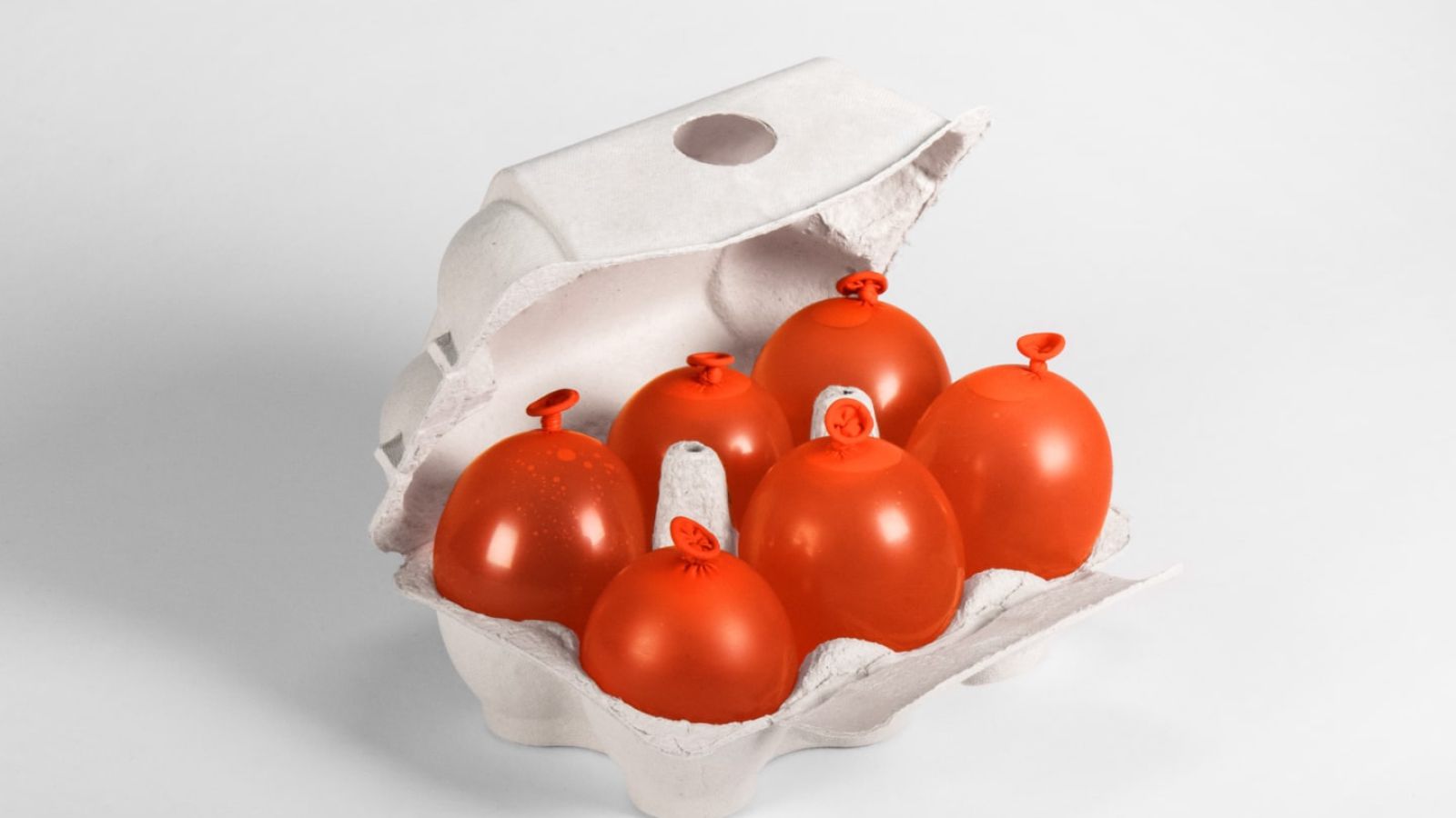 An egg case filled with ballon eggs